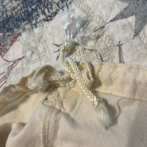 Vintage Disney Pirates of the Caribbean draw-string shoulder bag. - Picture 6 of 7